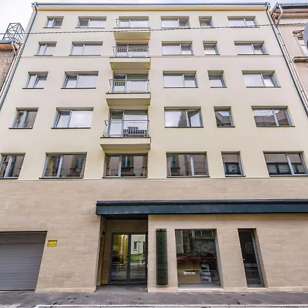 Nova * Budapest